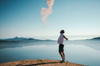 【オキシトシン】「信頼ホルモン」オキシトシンとは？その驚くべき効果と分泌を促す方法【とろLab用語集】