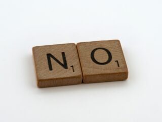 あえて「NO」と言わせる交渉術「ドア・イン・ザ・フェイス」とは？【心理学】