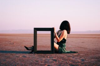 【リフレーミング】見方を変えれば、世界が変わる！魔法の思考法「リフレーミング」とは？【とろLabo用語集】