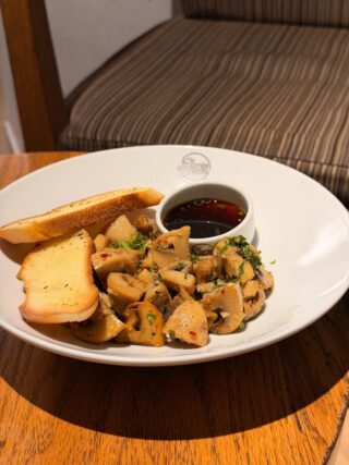 【秋の疲労回復】“キノコとニンニク”は最強コンビ！栄養価と、包丁いらずの「5分でできる」免疫アップお手軽レシピ