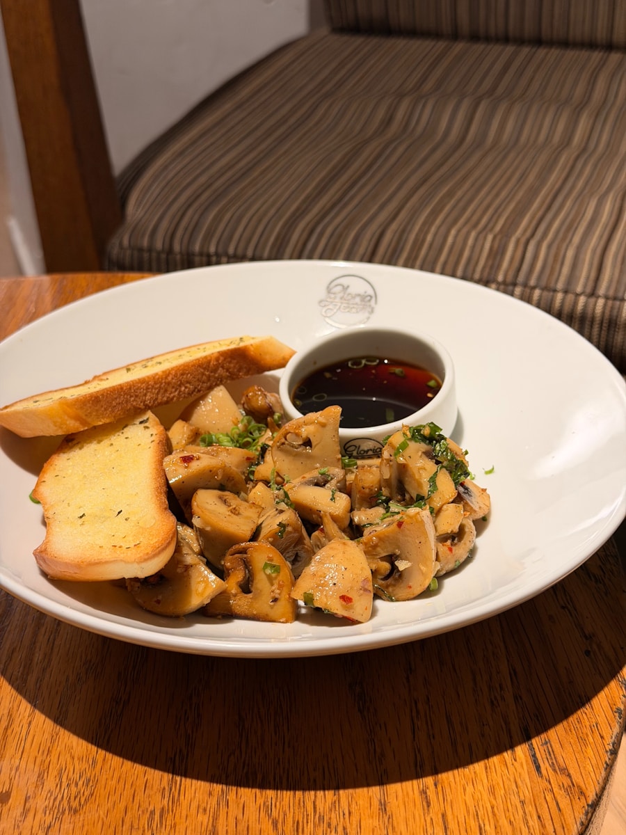 【秋の疲労回復】“キノコとニンニク”は最強コンビ！栄養価と、包丁いらずの「5分でできる」免疫アップお手軽レシピ